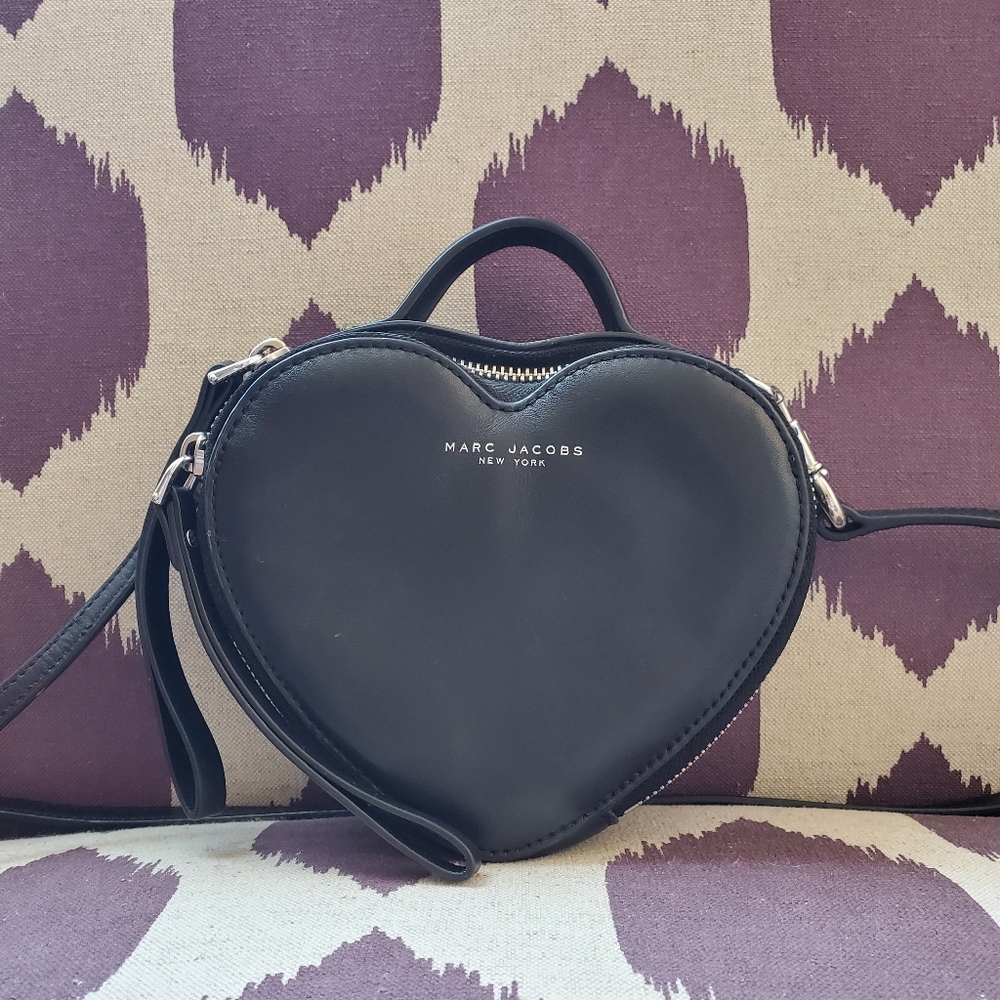MARC JACOBS LEATHER HEART CROSSBODY
